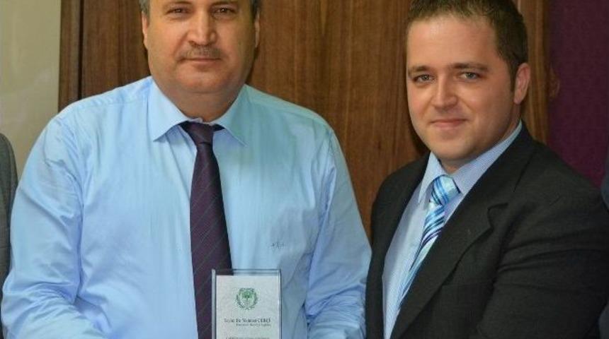 1975 Maltaspor&rsquo;dan Başkan &Ccedil;er&ccedil;i&rsquo;ye Teşekk&uuml;r Plaketi