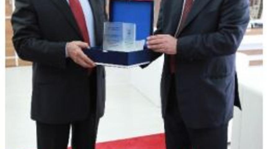 Suriye Ge&ccedil;ici H&uuml;k&uuml;meti&rsquo;nden Batman &Uuml;niversitesi&rsquo;ne Teşekk&uuml;r Plaketi