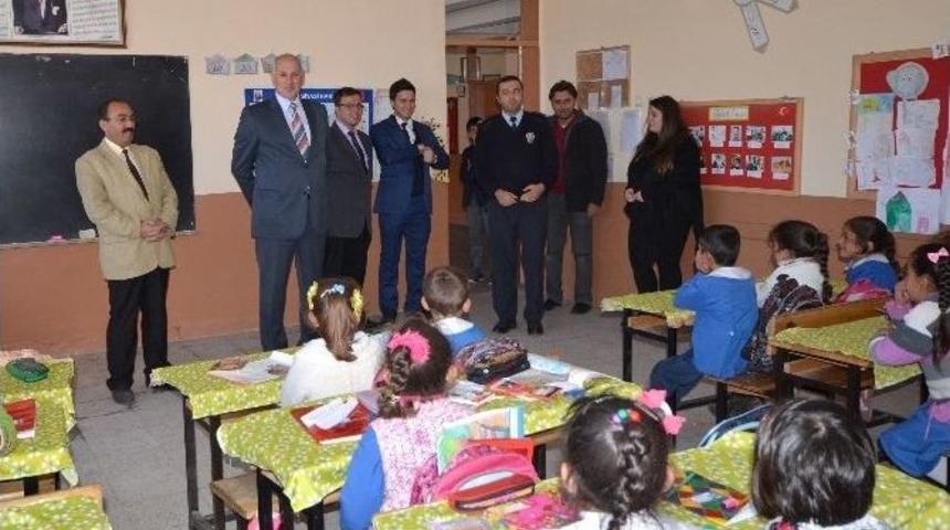 Sarıkamış Emniyeti&rsquo;nden İhtiya&ccedil;lı &Ouml;ğrencilere Anlamlı Yardım