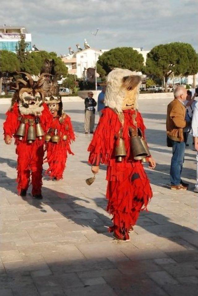 Bulgar Dansçılar Gösterileriyle Göz Doldurdu