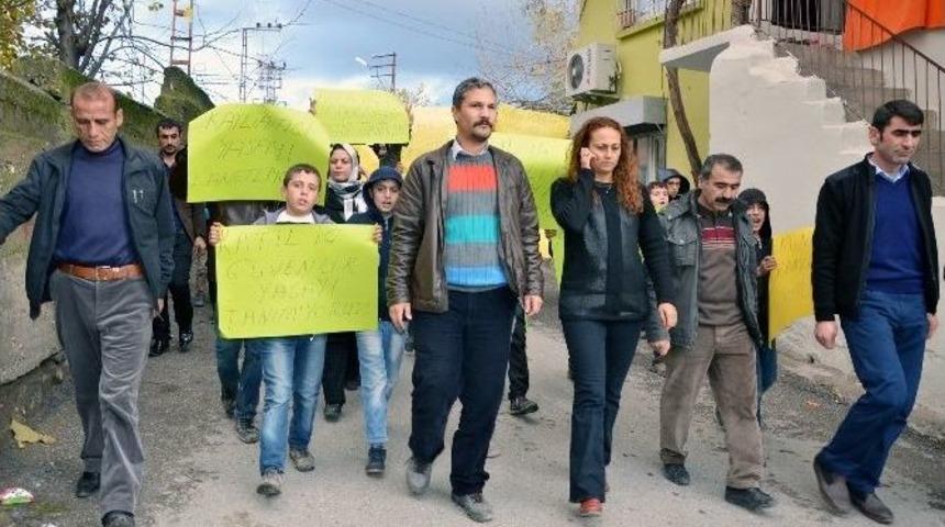 Silvan&rsquo;da Polis Dbp&rsquo;lilerin Y&uuml;r&uuml;y&uuml;ş&uuml;ne İzin Vermedi
