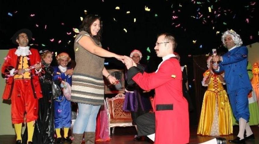 Tiyatro Sahnesinde Evlilik Teklifi