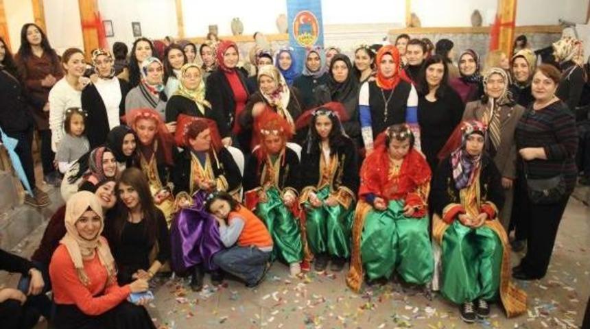 &Ccedil;ankırı'da Engelli Gen&ccedil; Kızlara &Ouml;zel Kına Gecesi