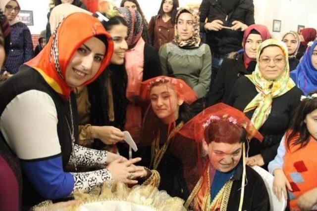 Çankırı'da Engelli Genç Kızlara Özel Kına Gecesi