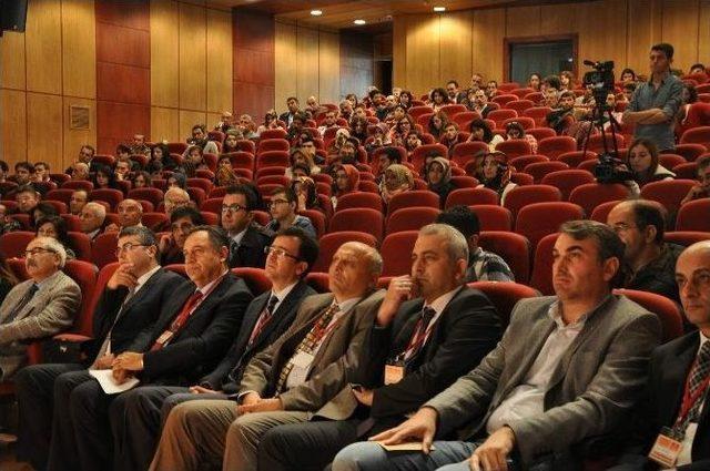 2014 Türkiye’sinde Mühendis, Mimar Ve Şehir Plancılarının Problemleri Panelde Tartışıldı