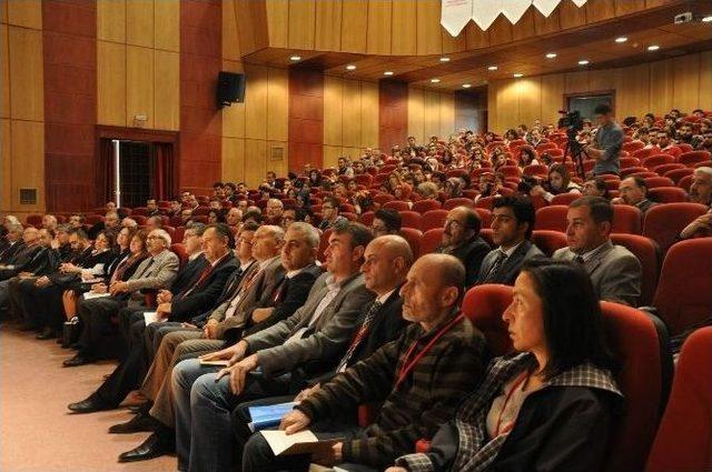 2014 Türkiye’sinde Mühendis, Mimar Ve Şehir Plancılarının Problemleri Panelde Tartışıldı