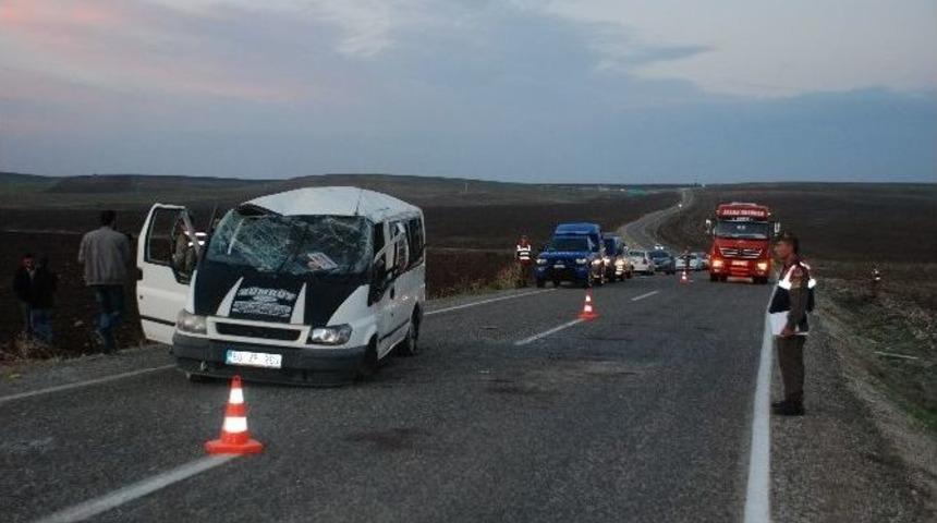 &Ouml;ğrenci Servisi Şarampole Yuvarlandı: 3&rsquo;&uuml; Ağır 11 Yaralı