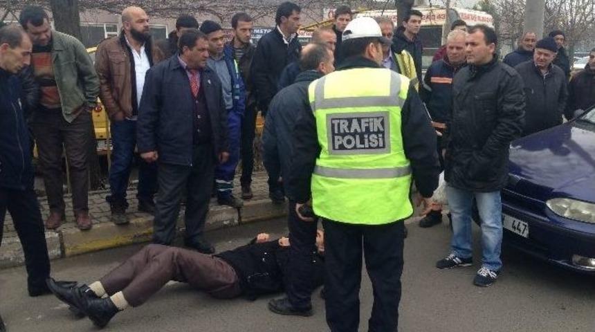 Yolun Karşısına Ge&ccedil;erken Otomobil &Ccedil;arptı