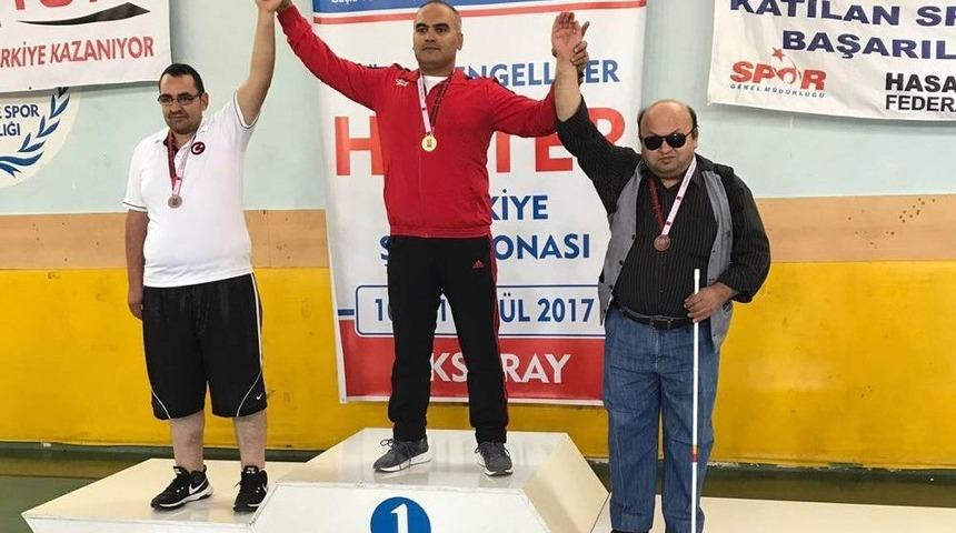 &Ccedil;ankaya Halterde T&uuml;rkiye Şampiyonu Oldu