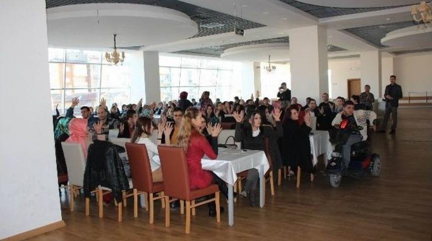 Kursiyerler Ve İşitme Engelliler Bir Araya Geldi