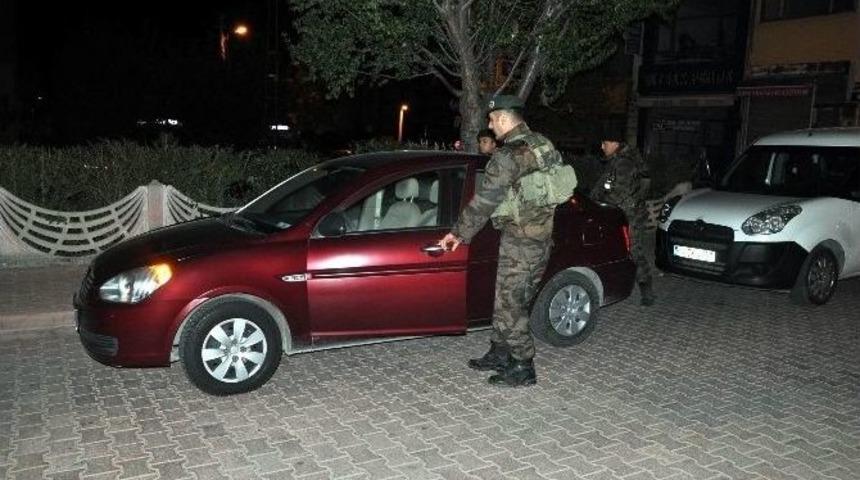 Rastgele Ateş A&ccedil;an Şahıs Polisi Alarma Ge&ccedil;irdi