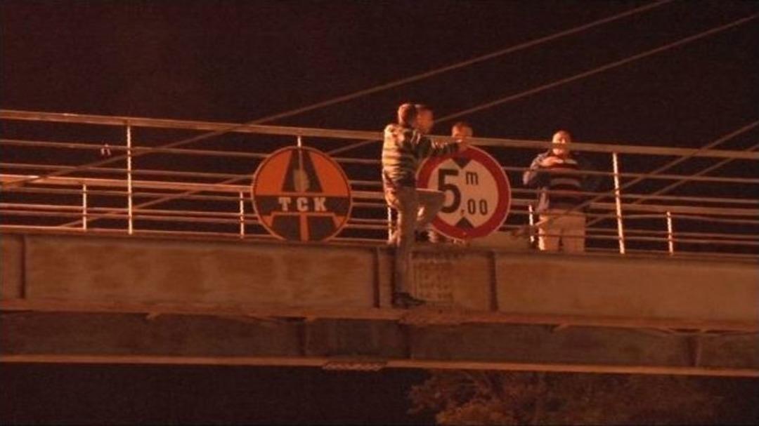 (&ouml;zel Haber) Bonzai İ&ccedil;ip &Ouml;lmek İsteyen Genci Polis Kurtardı