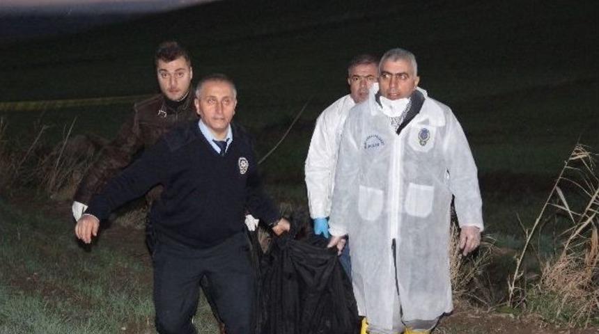 Dere Yatağında Yarı &Ccedil;ıplak Erkek Cesedi Bulundu