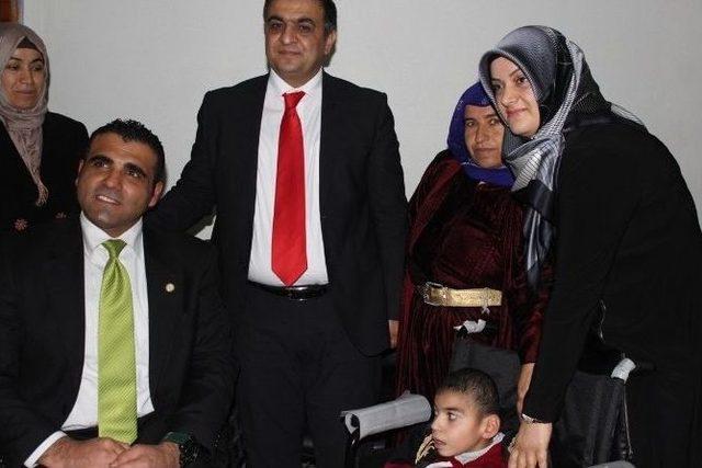 Eyy&uuml;biye Belediyesi Engellilere Yardım Etti 1