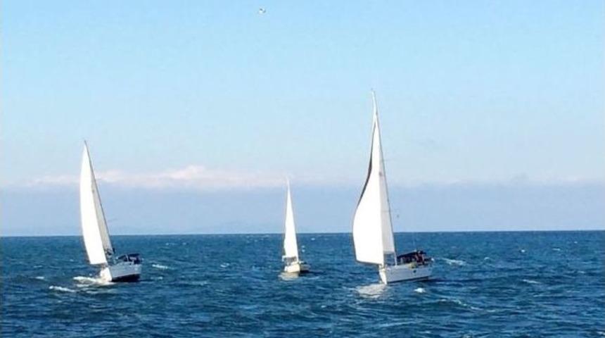 Bursa&rsquo;da Yelkenliler K&ouml;rfezde Yarıştı