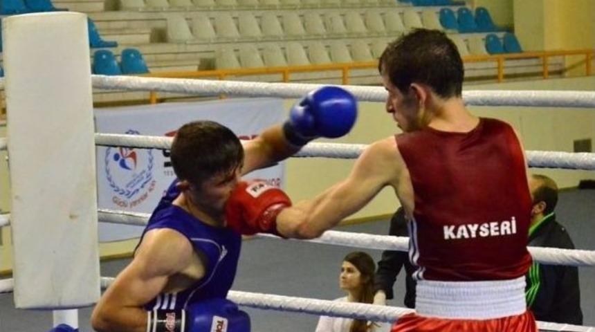 T&uuml;rkiye Boks Grup Şampiyonası Adana&rsquo;da Devam Ediyor