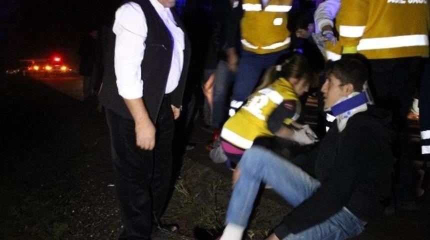 Muş&rsquo;ta Trafik Kazası: 15 Yaralı