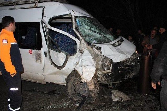 Muş’ta Trafik Kazası: 15 Yaralı