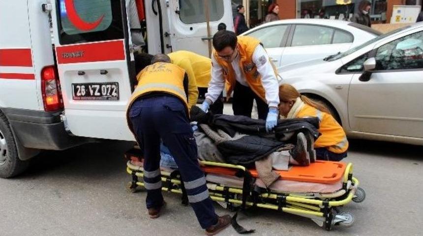 Kafasına Tahta D&uuml;şen Adam Yaralandı