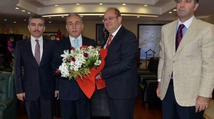 Ptt Başm&uuml;d&uuml;rl&uuml;ğ&uuml;&rsquo;nden Vali B&uuml;y&uuml;k&rsquo;e Ziyaret