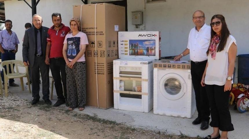 Evi Yanan Aileye Manisa B&uuml;y&uuml;kşehir&rsquo;den Yardım Eli