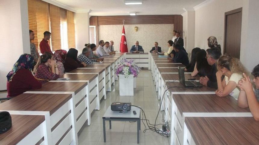 Niğde Valisi Şimşek, Halk G&uuml;n&uuml;nde Vatandaşları Dinliyor