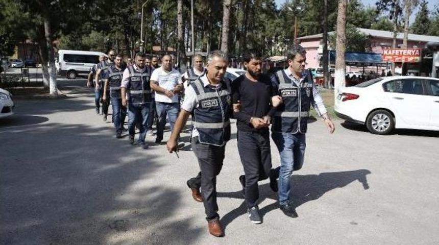 Kalaşnikofla Eğlence Tesisini Bastılar