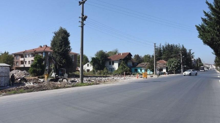 D&uuml;zce Belediyesi&rsquo;nin &Ccedil;evre Yolu &Ccedil;alışması S&uuml;r&uuml;yor