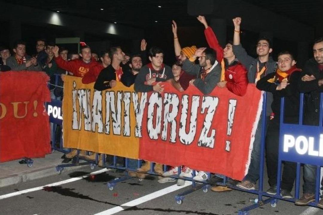 Galatasaray İzmir&rsquo;e Yedeklerle Geldi