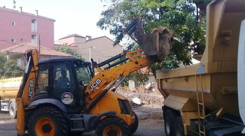 Körfez’de Tehlike Arz Eden Binalar Yıkılıyor