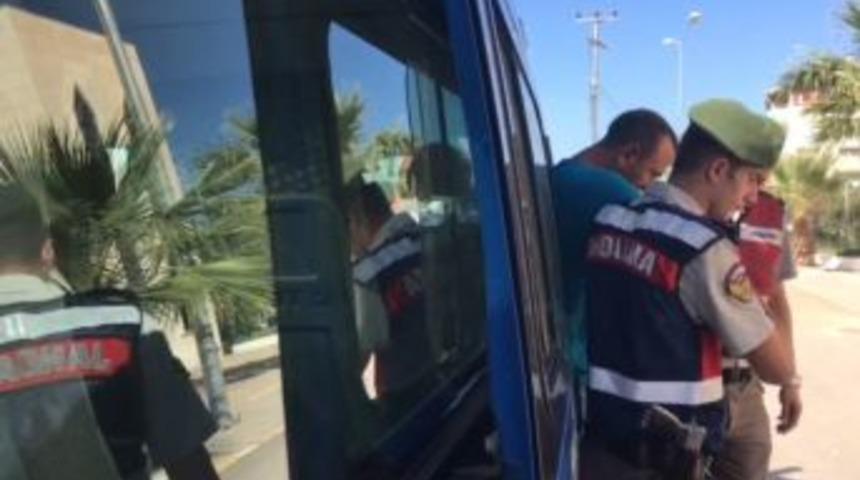 Araçların Camlarını Kırıp Hırsızlık Yapan Şahıs Yakalandı