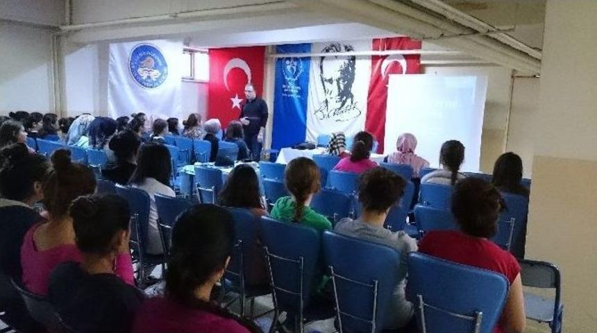 &Ouml;ğrencilere &rsquo;kalbin Fethi G&uuml;ven&rsquo; Konulu Liderlik Semineri