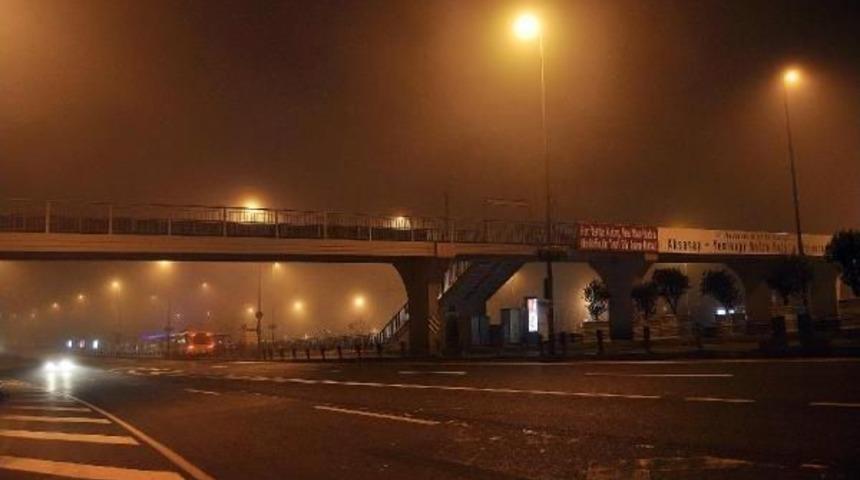 İstanbul'da Gece Sis Etkili Oldu