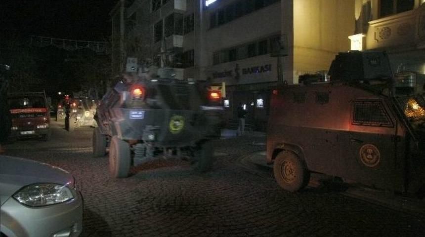 Diyarbakır&rsquo;da Polise Saldırı