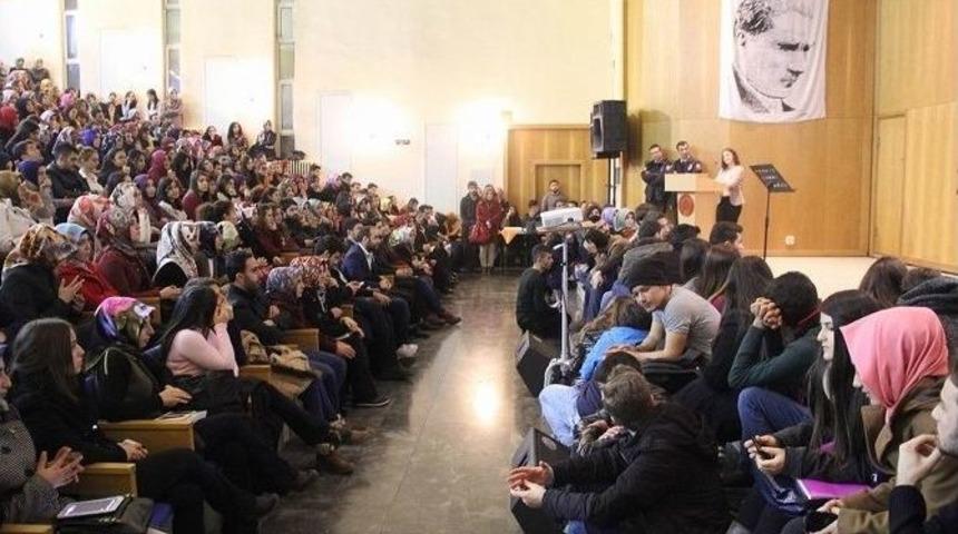 C&uuml;&rsquo;de &lsquo;yedi D&uuml;zel Adam&rsquo; Şiir Dinletisi D&uuml;zenlendi
