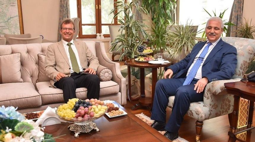 Vali G&uuml;ven&ccedil;er, Almanya İzmir Başkonsolosu Lassig&rsquo;i Ağırladı