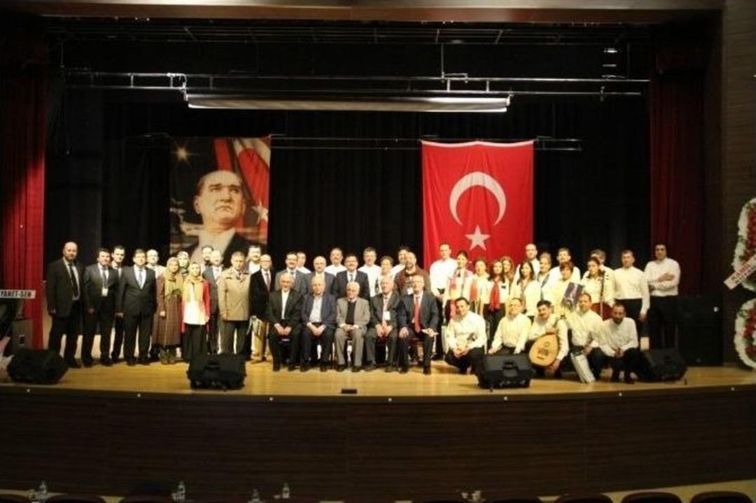 Ahmet Karaaslan: D&uuml;nyada Huzur Arayan Mevlana&rsquo;yı &Ouml;rnek Alsın