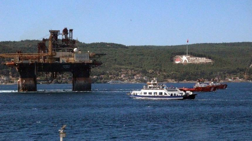 Dev Platform &Ccedil;anakkale Boğazı&rsquo;ndan Ge&ccedil;ti