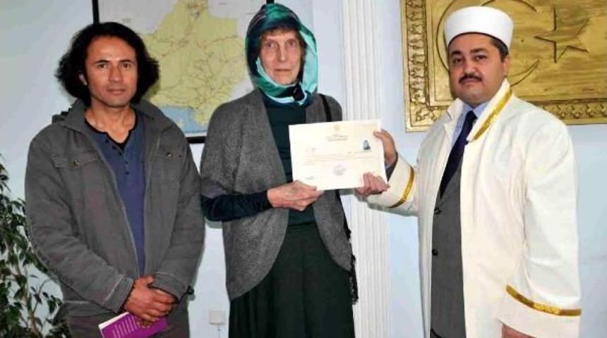 'rock&ccedil;ı İmam'dan Etkilendi M&uuml;sl&uuml;man Oldu