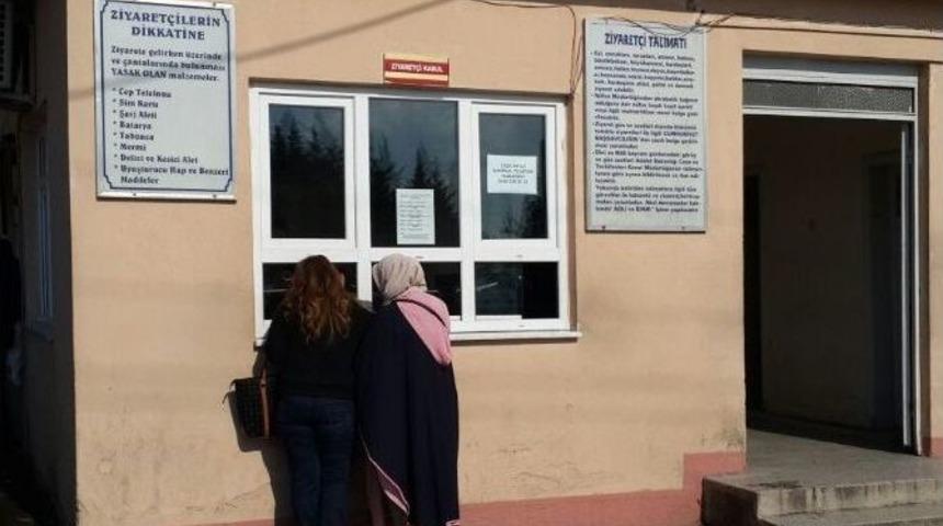 Mahkumların Yakınları Cezaevine Akın Etti