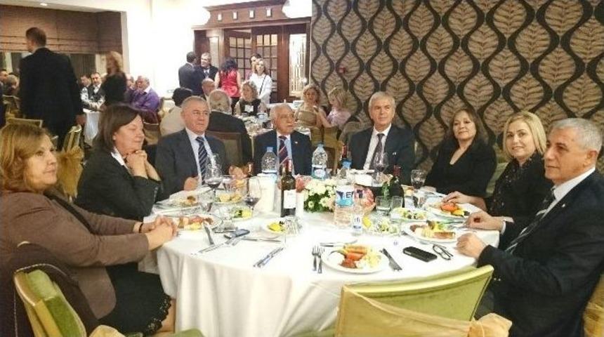 Salihlililer İzmir&rsquo;de Buluştu