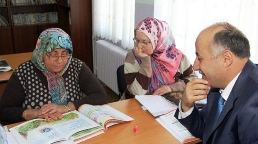 Vali Azizoğlu, Okuma Yazma Kursunda