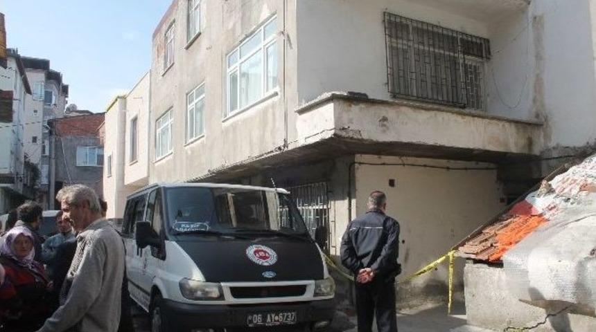 Engelli Simsar Evinde Bı&ccedil;aklanarak &Ouml;ld&uuml;r&uuml;ld&uuml;