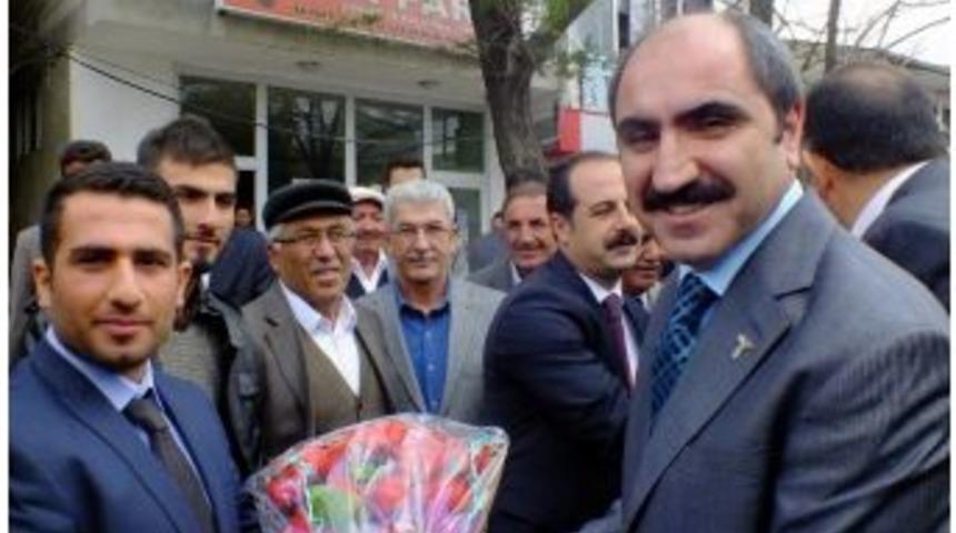 Ak Parti İl Başkanı Zahir Soğanda, Ak Parti Muradiye İl&ccedil;e Gen&ccedil;lik Kolları Başkanı&rsquo;nı Ziyaret Etti