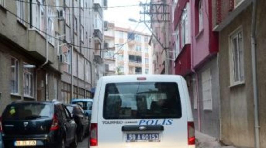 Eşinin G&ouml;zleri &Ouml;n&uuml;nde İntihar Etti