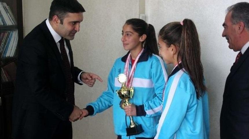 Başarılı Sporculardan Kaymakam &Ccedil;elikel&rsquo;e Ziyaret