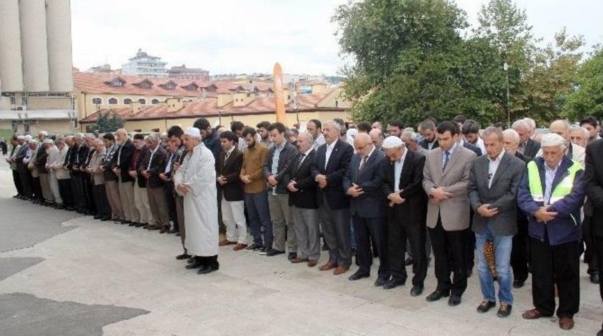 Gulam Azam İ&ccedil;in Gıyabi Cenaze Namazı Kılındı