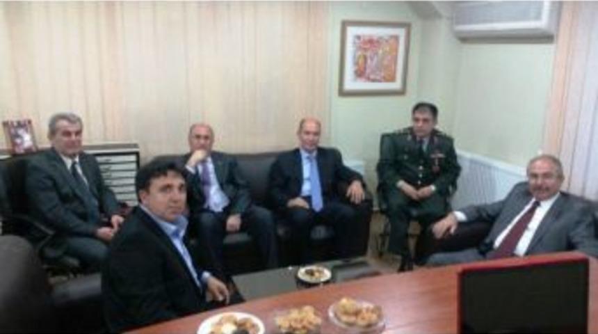 Vali Yaman&rsquo;dan G&ouml;zl&uuml;k Fabrikasına Ziyaret