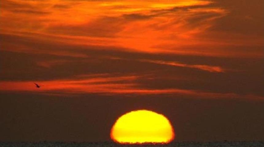 Akdeniz'e G&uuml;neş B&ouml;yle Doğdu