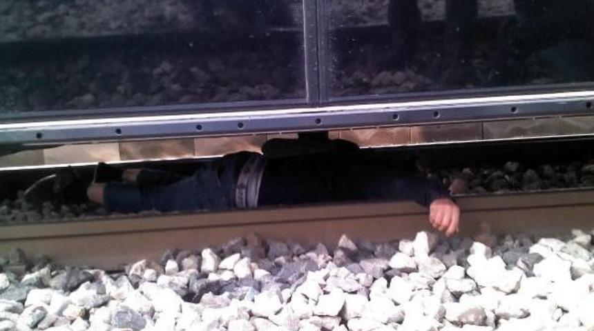 &Uuml;stge&ccedil;idi Kullanmadı, Tramvayın Altında Kaldı